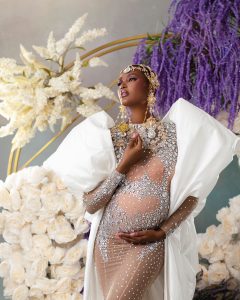 Unique Maternity Photo Ideas